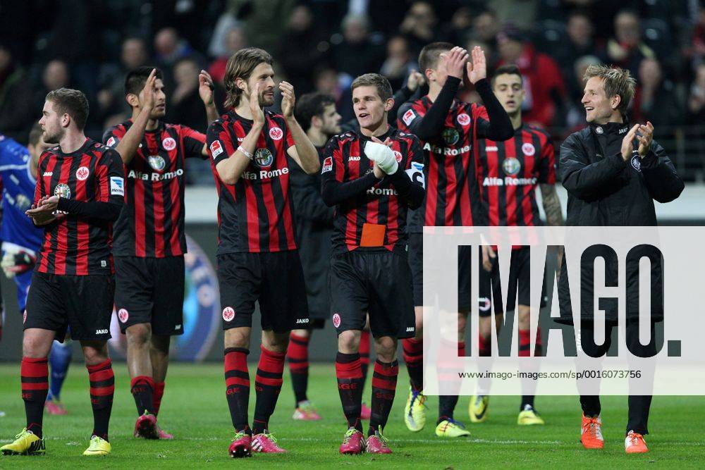 Die Spieler von Eintracht Frankfurt jubeln nach Spielende Fussball 1. Bundesliga, 27. Spieltag, Eintracht Frankfurt (F) - Borussia Mönchengladbach (MG) 1:0, am 26.03.2014 in Frankfurt Deutschland.