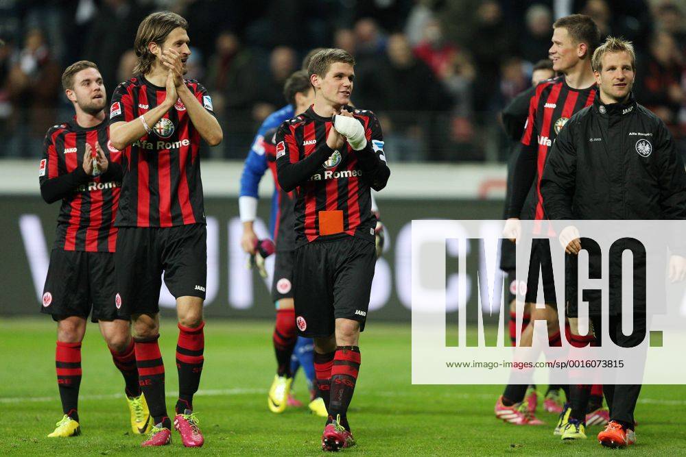 Die Spieler von Eintracht Frankfurt jubeln nach Spielende Fussball 1. Bundesliga, 27. Spieltag, Eintracht Frankfurt (F) - Borussia Mönchengladbach (MG) 1:0, am 26.03.2014 in Frankfurt Deutschland.