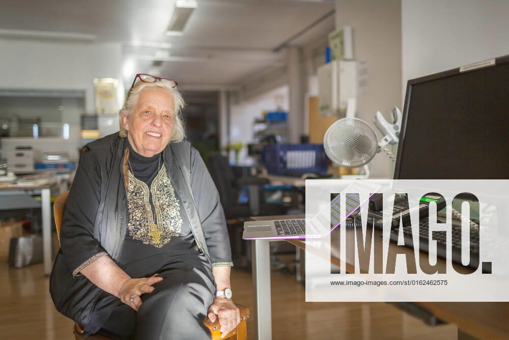 Sandy Close, at the New American Media office, now closed, Friday Dec. 1, 2017 in San Francisco, CA. ..Ã¢â‚¬oeFor more than 45 years, Sandy Close brought the unlikeliest of voices into journalism, mentoring and publishing refugees from Vietnam and Afghanistan, incarcerated youth offenders, and young men who hustled drugs on the streets but knew their communities intimately. Now after more than 45 years, Pacific News Service and New American Media, the organizations she ran, are closing up shop, ending a media institution whose influence will continue to be felt through the scores of talented alumni working in journalism today. San Francisco USA - ZUMAk74_ 20171201_znp_k74_009