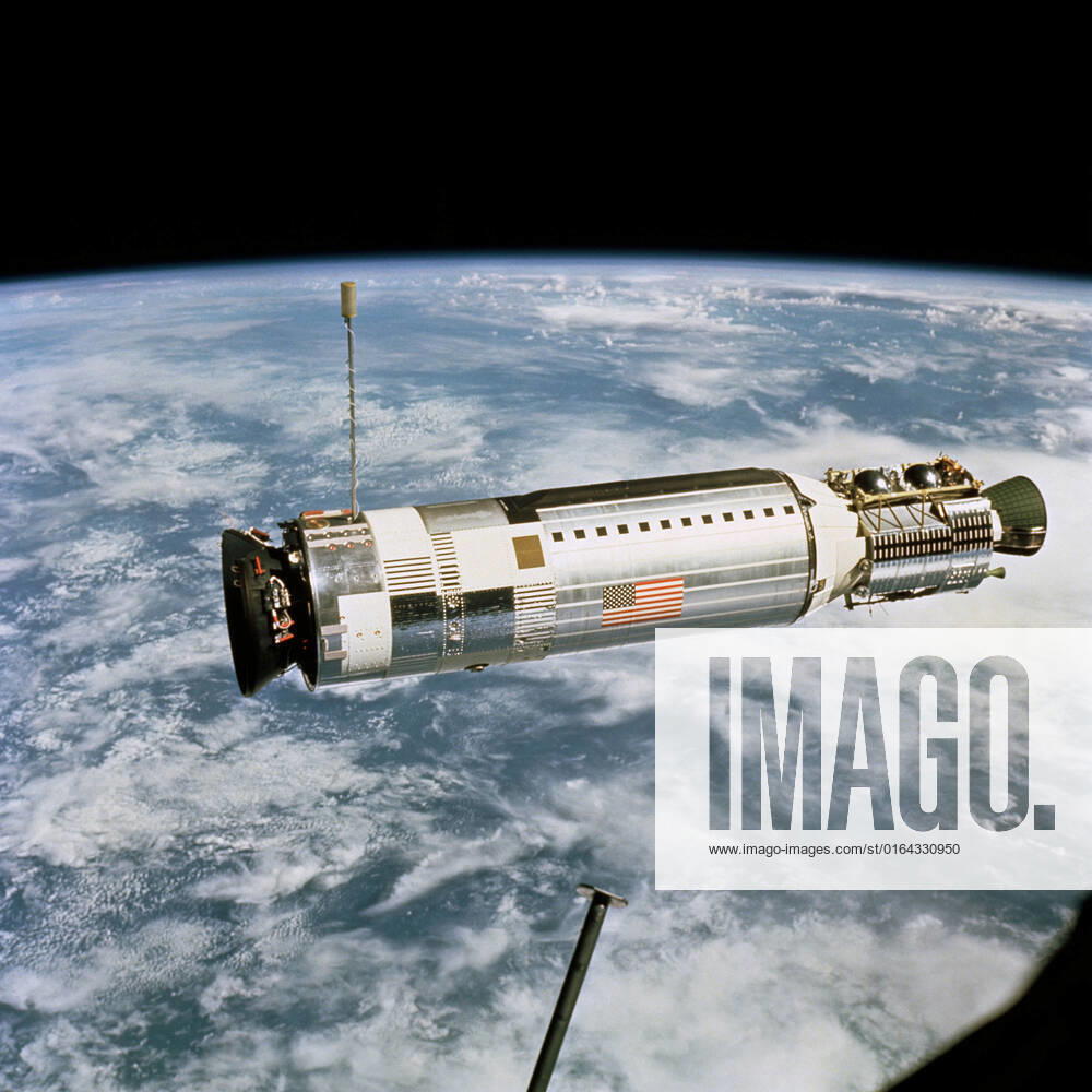 S66-62755 (11 Nov. 1966) --- Excellent stereo and side view of the Agena Target Docking Vehicle as seen from the Gemini-12 spacecraft during rendezvous and docking mission in space. The two spacecraft are 50 feet apart.