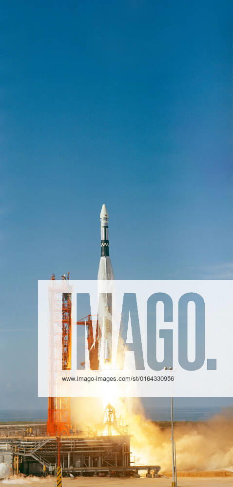 S66-64544 (11 Nov. 1966) --- An Agena Target Docking Vehicle atop its Atlas launch vehicle was launched from the Kennedy Space Center s Launch Complex 14 at 2 08 p.m. (EST), Nov. 11, 1966. The Agena served as a rendezvous and docking vehicle for the Gemini-12 spacecraft.