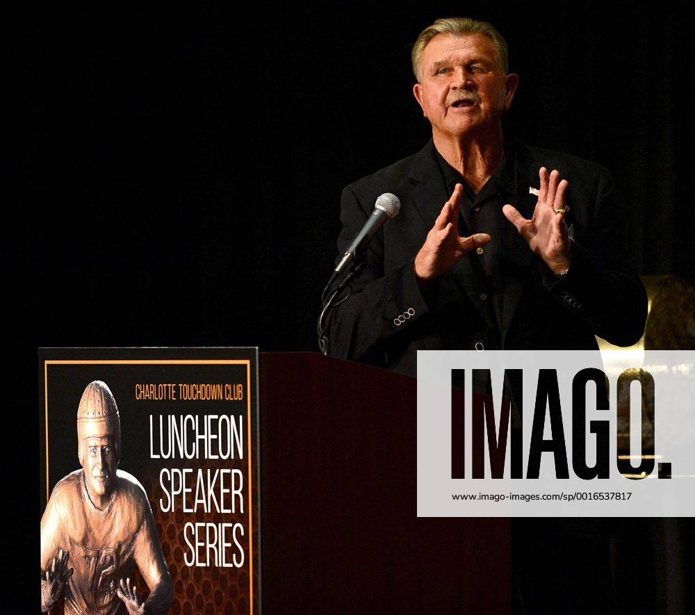 Charlotte, NC, USA - Former NFL American Football Herren USA player, coach and Hall of Fame member Mike Ditka speaks to the Charlotte Touchdown Club on Friday, May 30, 2014, in Charlotte, N.C. NFL American Football Herren USA Hall of Famer Mike Ditka speaks in Charlotte - ZUMAm67