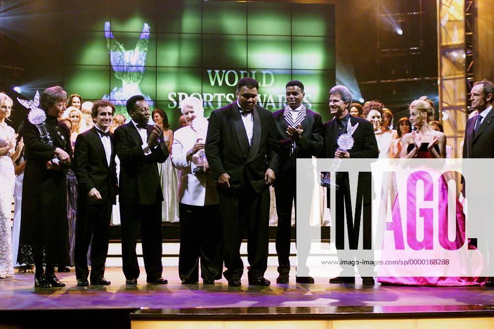 Sportler des Jahrhunderts, v.li.: Annemarie Moser-Pröll (Österreich), Alain Prost (Frankreich), Pele (Brasilien), Dawn Fraser (Australien), Mohammad Ali, Carl Lewis, Mark Spitz (alle USA), Nadia Comaneci (Rumänien) und Jean-Claude Killy (Frankreich) World Sports Award 1999, Sportler des Jahrhunderts, Millennium-Wahl, Gala, Galaveranstaltung, Awards Totale Wiener Staatsoper Wien Freude,