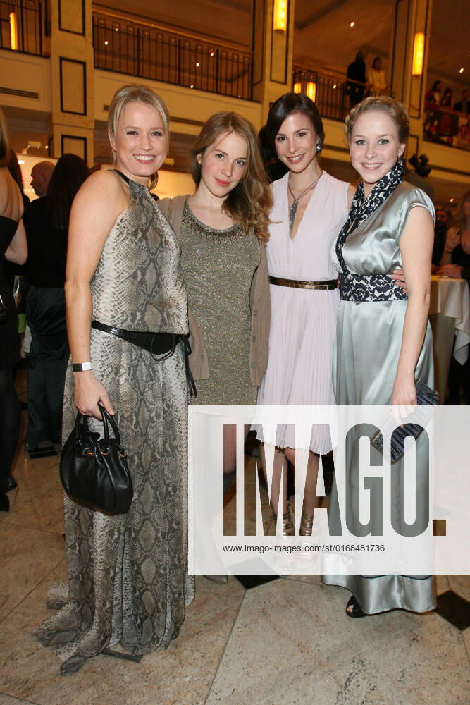 Nova Meierhenrich, Paula Kalenberg, Aylin Tezel und Jasmin Schwiers 1. Deutscher Schauspielpreis im Maritim Hotel am 12.02.2012 in Berlin