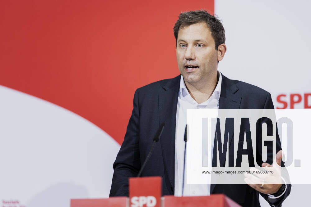 Lars Klingbeil, SPD party leader, photographed during a press conference with Enrico Letta not in picture , leader of the Partito Democratico in Italy, in Berlin, 19 09 2022 Berlin Germany