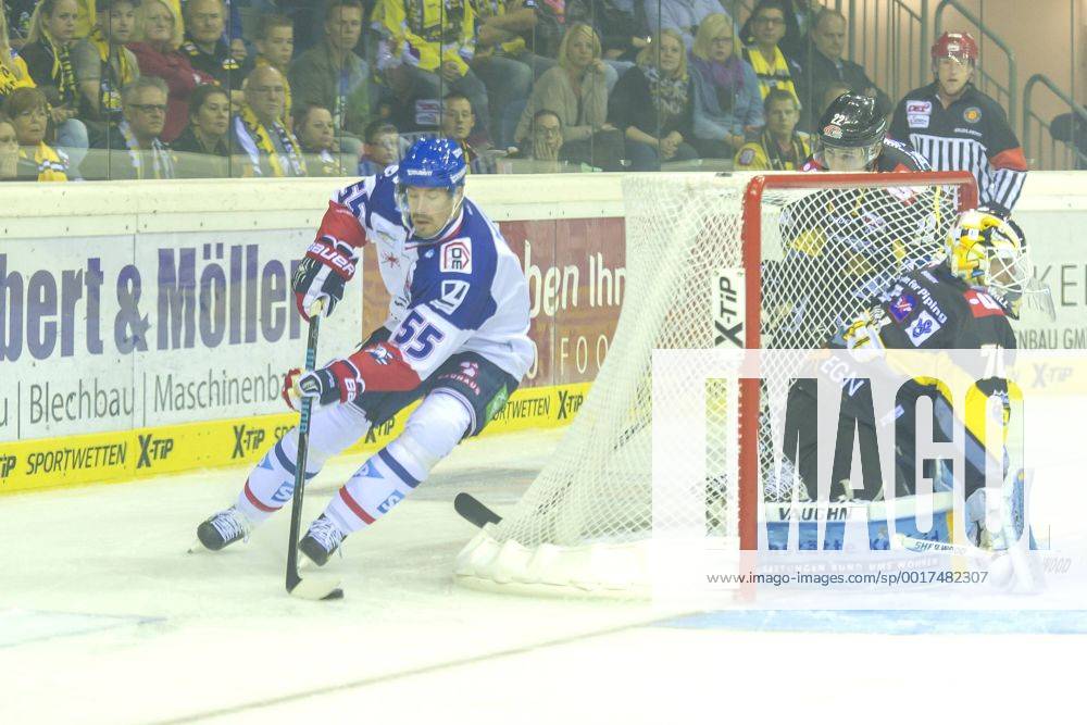 Krefeld, Deutschland 14. September 2014: 1. Bundesliga 14 15 - Krefeld Pinguine vs. Adler Mannheim. Jochen Hecht (Mannheim) ot