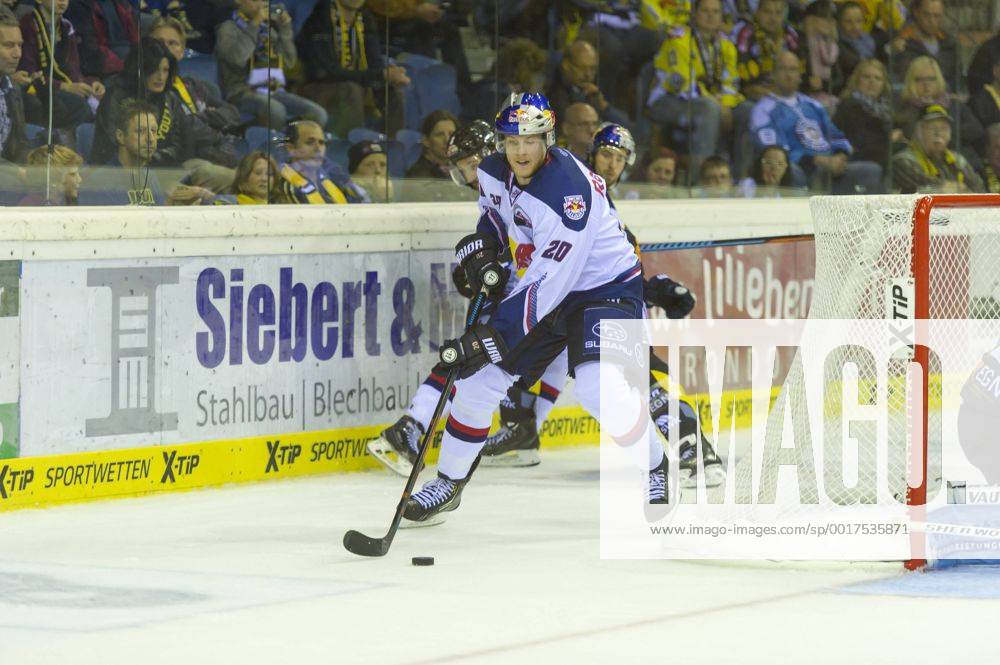 Krefeld, Deutschland 19. September 2014: 1. Bundesliga 14 15 - Krefeld Pinguine vs. EHC Red Bull Muenchen. Benedikt Brueckner (Muenchen) ot