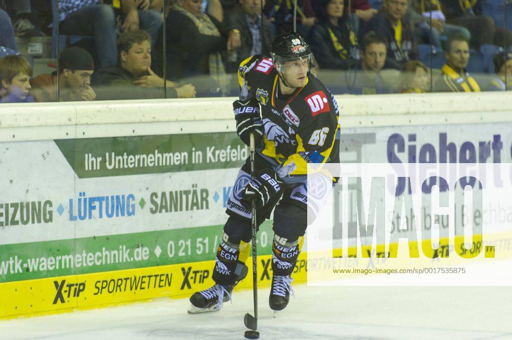 Krefeld, Deutschland 19. September 2014: 1. Bundesliga 14 15 - Krefeld Pinguine vs. EHC Red Bull Muenchen. Daniel Pietta (Krefeld) ot