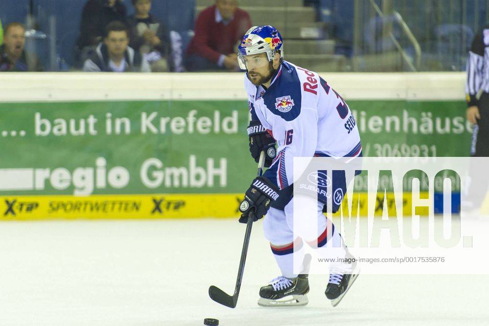 Krefeld, Deutschland 19. September 2014: 1. Bundesliga 14 15 - Krefeld Pinguine vs. EHC Red Bull Muenchen. Yannic Seidenberg (Muenchen) ot