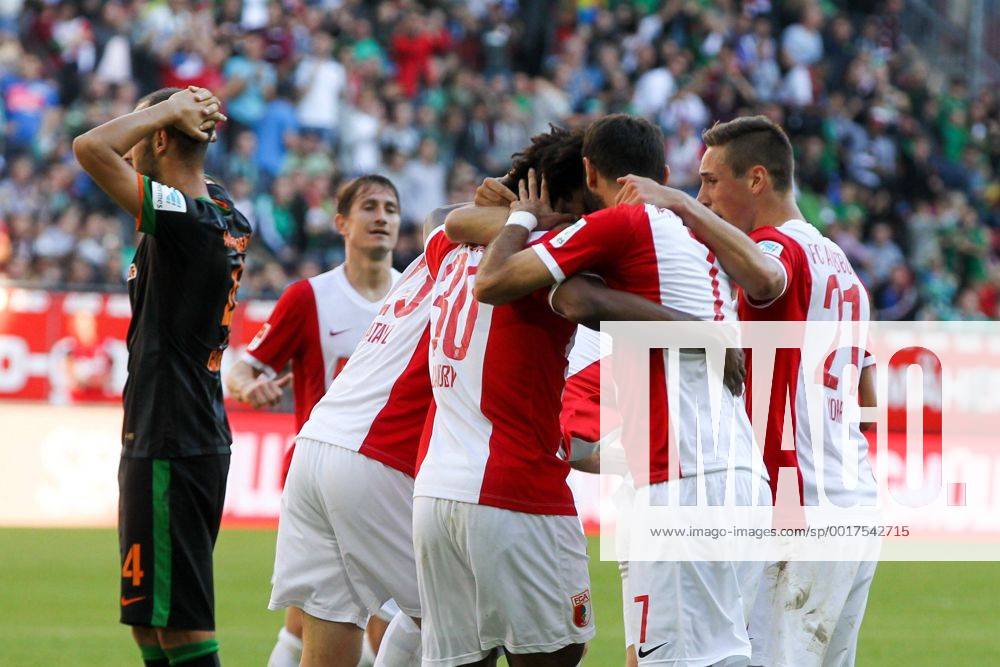 Die Mannschaft freut sich ueber das Tor von Tobias Werner 13 (FC Augsburg) FC Augsburg vs. Werder Bremen, Fussball, 1.Bundesliga, 20.09.2014 EP_ckt