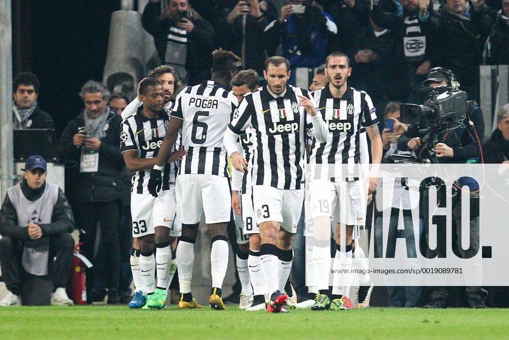 Die Mannschaft freut sich ueber das Tor von Carlos Tevez 10 (Juventus Turin) , Juventus Turin vs. Borussia Dortmund, Fussball, Champions League, 24.02.2015 , EP_CKT