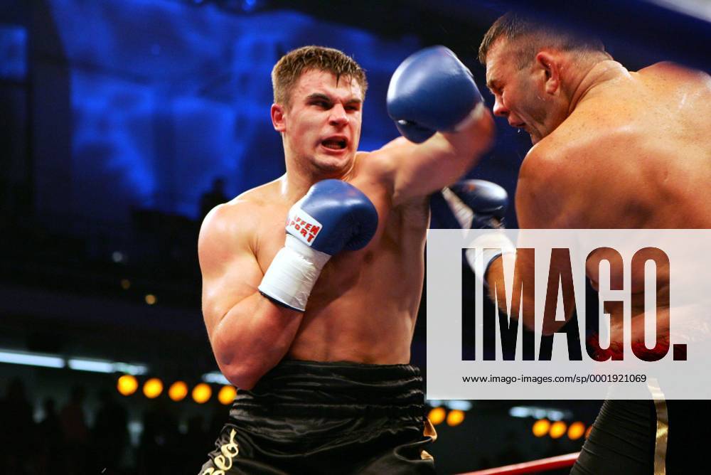 Denis Boytsov (Rußland, li.) gegen Hein van Bosch (Südafrika) Boxen Herren WBC International Championship 2006, Boxsport, Profiboxen, Schwergewicht Gruppe Düsseldorf Dynamik, Kampf,