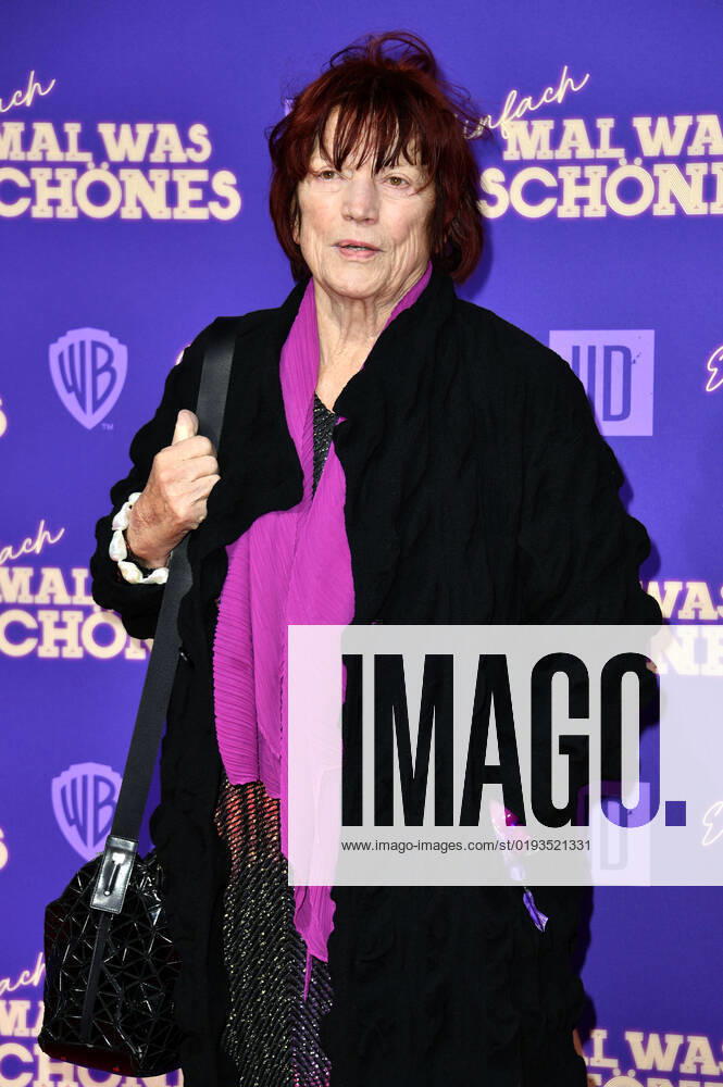Regina Ziegler at the premiere of the feature film Einfach mal was Schönes at Zoo Palast Berlin, 08 11 2022 Foto:xN.xKubelkax xFuturexImage