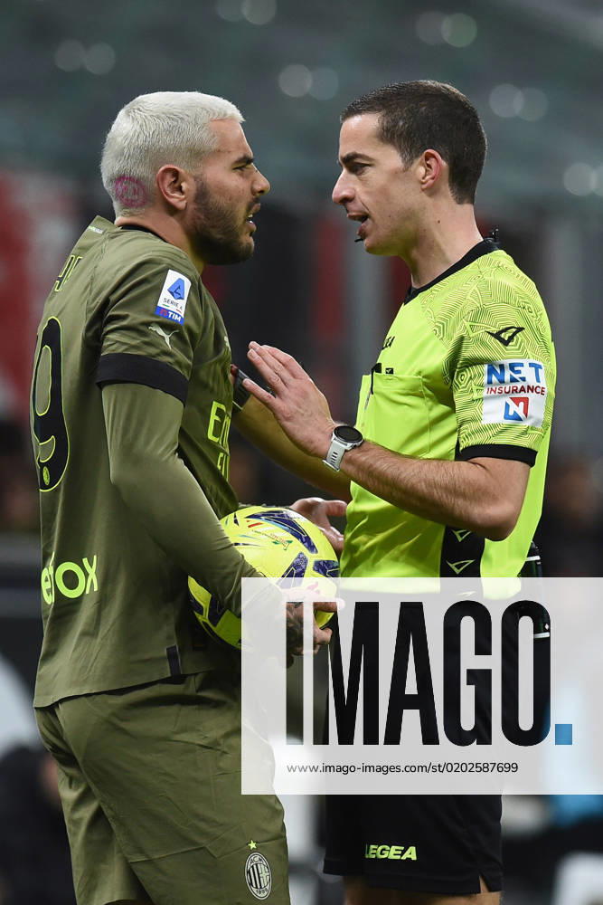 Photo IPP Paolo Bona Milan 10 02 2023 Serie A Football Championship season 2022 2023 Milan Turin In the photo Theo Hernandez and the referee Giovanni Ayroldi Italy Photo Press Worldwide 0