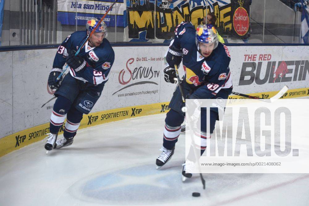 Maximilian Kastner(EHC Red Bull Muenchen), Florian Kettemer (EHC Red Bull Muenchen), v.li. Aktion, EHC Red Bull Muenchen vs Augsburger Panther, 09.10.15