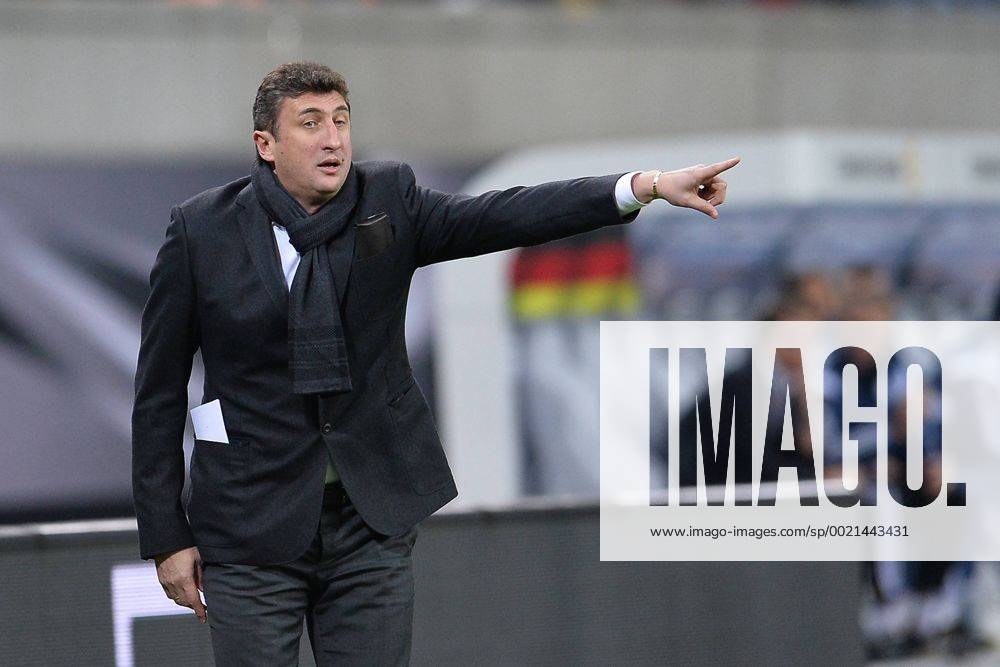 Fußball EM-Qualifikation Deutschland - Georgien am 11.10.2015 in der Red Bull Arena in Leipzig Kakhaber Tskhadadze ( Trainer Georgien )