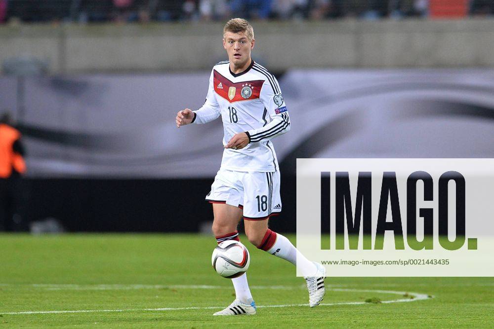 Fußball EM-Qualifikation Deutschland - Georgien am 11.10.2015 in der Red Bull Arena in Leipzig Toni Kroos ( Deutschland )