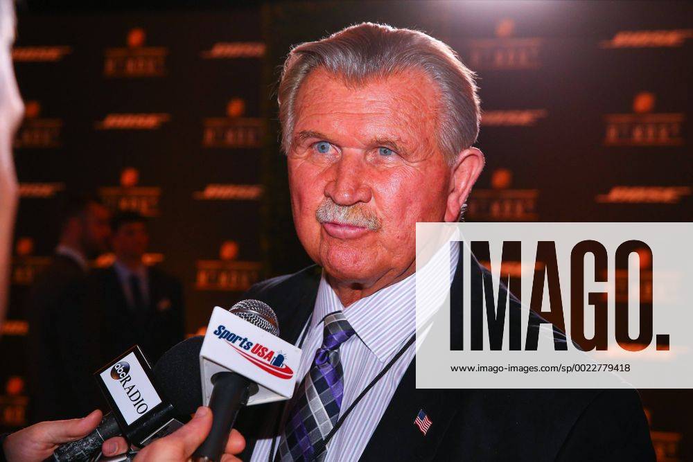 06 FEB 2016: NFL American Football Herren USA Hall of Famer Mike Ditka arrives on the Red Carpet for the 5th Annual NFL Honors at the Bill Graham Civic Auditorium in San Francisco California. (Photo by Rich Graessle Icon Sportswire) NFL: FEB 06 NFL Honors Icon02061658150