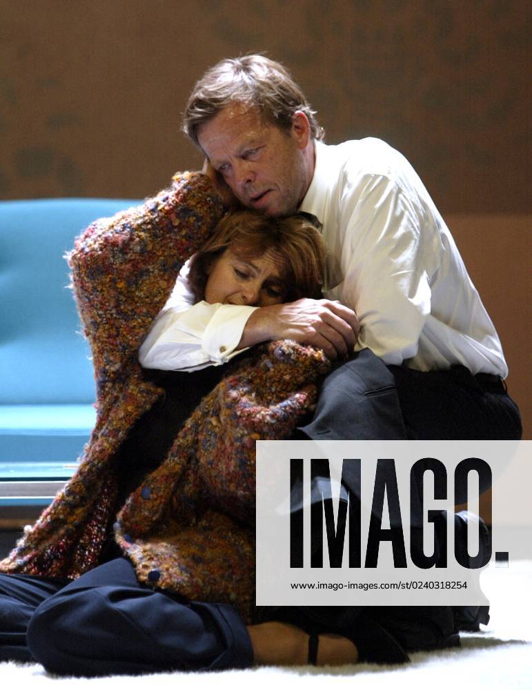 STOCKHOLM 20020905 Vem är rädd för Virginia Wolff is a black comedy that is as relevant today as when it was first staged in the early 1960s This fall, Södra Teatern will show the drama with Suzanne Reuter tv and Krister Henriksson th in the roles of the married couple Martha and George in this timeless relationship drama STOCKHOLM SVERIGE