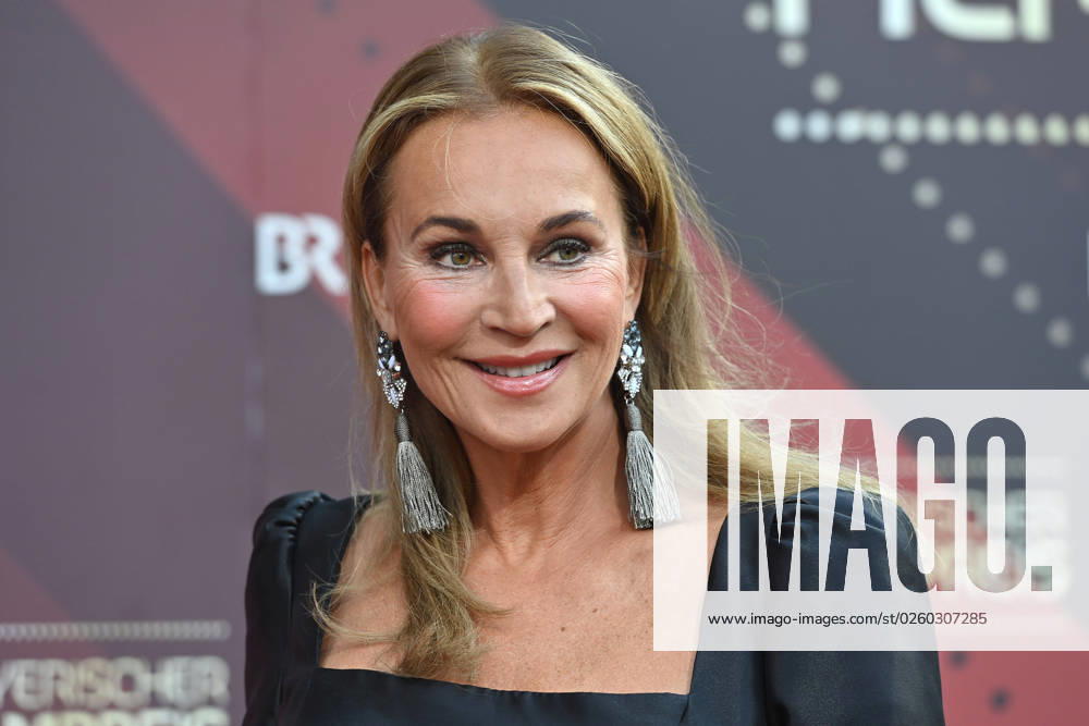 Caroline BEIL presenter, single image, cropped single image, portrait, portrait red carpet, red carpet, Bavarian Film Award 2023 on 16 06 2023 in the Prinzregententheater in Munich