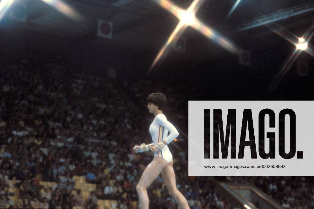 Nadia Comaneci (Rumänien) Turnen OS Sommer Damen Olympische Spiele Moskau 1980, Sommerspiele, Geräteturnen, Kunstturnen Einzelbild Moskau Turnen OS Sommer Damen Olympische Spiele Moskau 1980, Sommerspiele, Geräteturnen, Kunstturnen Einzelbild Moskau