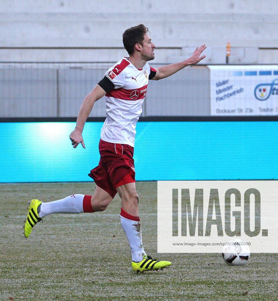 Deutschland, Aue, Fußball 2. Bundesliga 15. Spieltag Saison 2016 2017 FC Erzgebirge Aue vs. VfB Stuttgart: Jubel nach dem 0:2 Tor, Torschütze Christian Gentner (VfB)