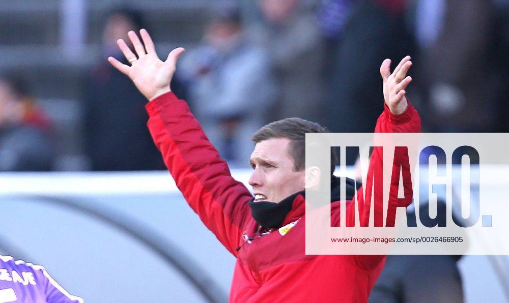 Deutschland, Aue, Fußball 2. Bundesliga 15. Spieltag Saison 2016 2017 FC Erzgebirge Aue vs. VfB Stuttgart: VfB Trainer Hannes Wolf