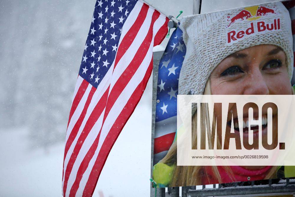 ALPINE SKIING - FIS WC Altenmarkt Zauchensee ALTENMARKT ZAUCHENSEE,AUSTRIA,14.JAN.17 - ALPINE SKIING - FIS World Cup, downhill training, ladies. Image shows a banner of Lindsey Vonn (USA) and a flag. GEPAxpictures xDanielxGoetzhaber
