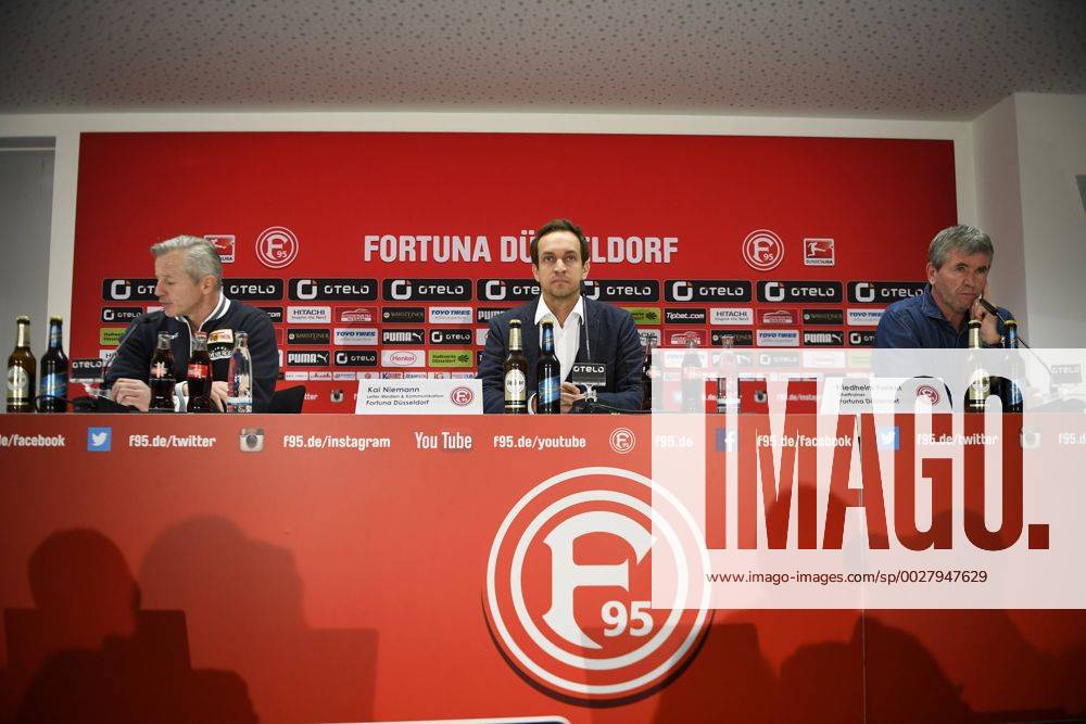 Fußball 2. Liga 28. Spieltag Fortuna Düsseldorf - 1. FC Union Berlin am 09.04.2017 in der Esprit-Arena in Düsseldorf Jens Keller Chef-Trainer (Union Berlin ), Duesseldorfs Pressesprecher Kai Niemann und Friedhelm Funkel Cheftrainer (Duesseldorf) in der Pressekonferenz WD