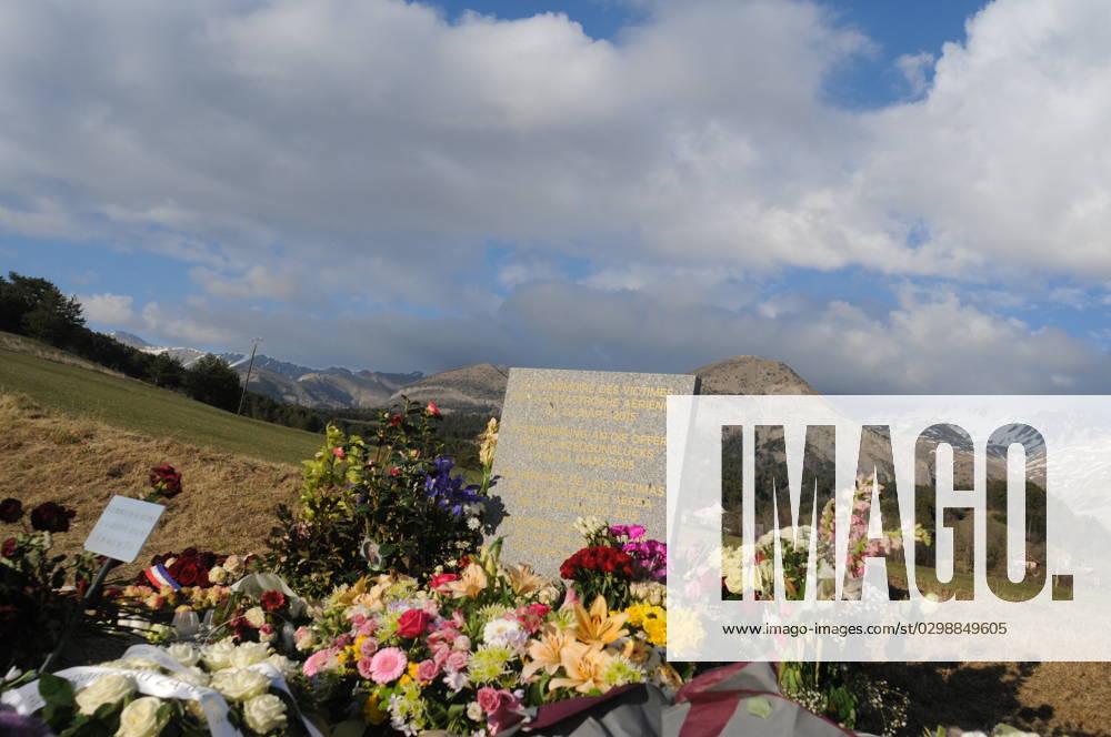 Germanwings A320 Crash Memorial Stele - Le Vernet Flowers lay at a memorial stele made of stone that reads In commemoration of the victims of the plane accident on 24 March 2015 in English, German, Spanish and French, on Easter Sunday in Le Vernet, France, April 5, 2015. Germanwings flight 4U 9525 crashed near near the village of La Vernet in the French Alps, southern France on 24 March 2015, carrying around 150 passengers and crew on board. Photo by Geoffroy Cournut ABACAPRESS.COM Le Vernet France