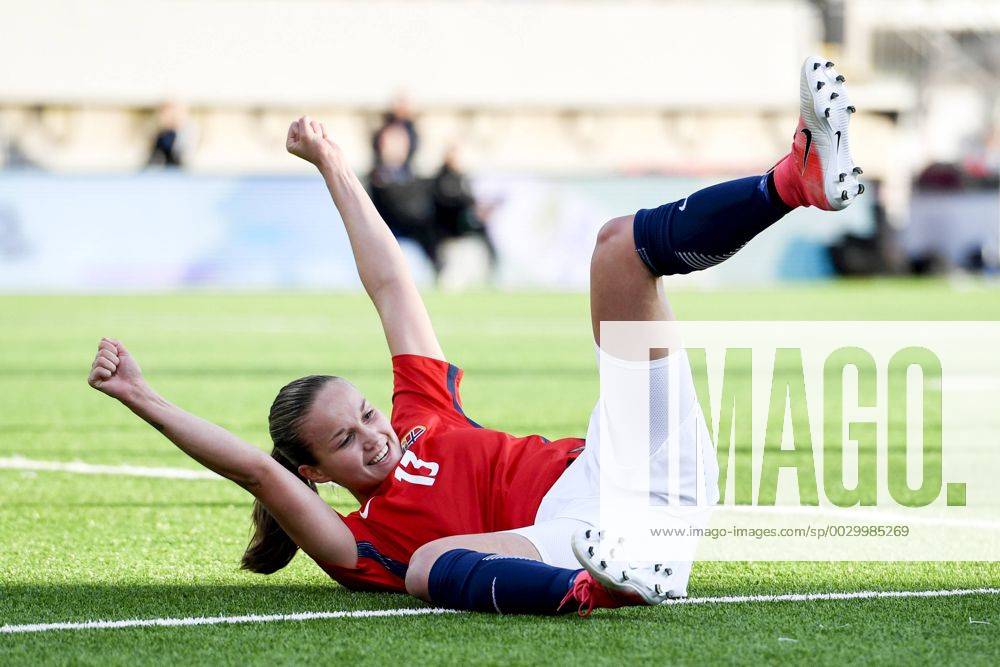 Guro Reiten of Norway celebrates after scoring 3-0 during the FIFA Women s World Cup Qualifier match between Norway and Slovakia on September 19, 2017 in Sarpsborg. Photo: Fredrik Varfjell BILDBYRN kod FV 150013