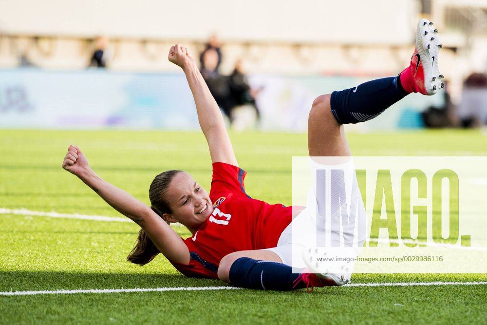 Guro Reiten of Norway celebrates after scoring 3-0 during the FIFA Women s World Cup Qualifier match between Norway and Slovakia on September 19, 2017 in Sarpsborg. Photo: Fredrik Varfjell BILDBYRN kod FV 150013