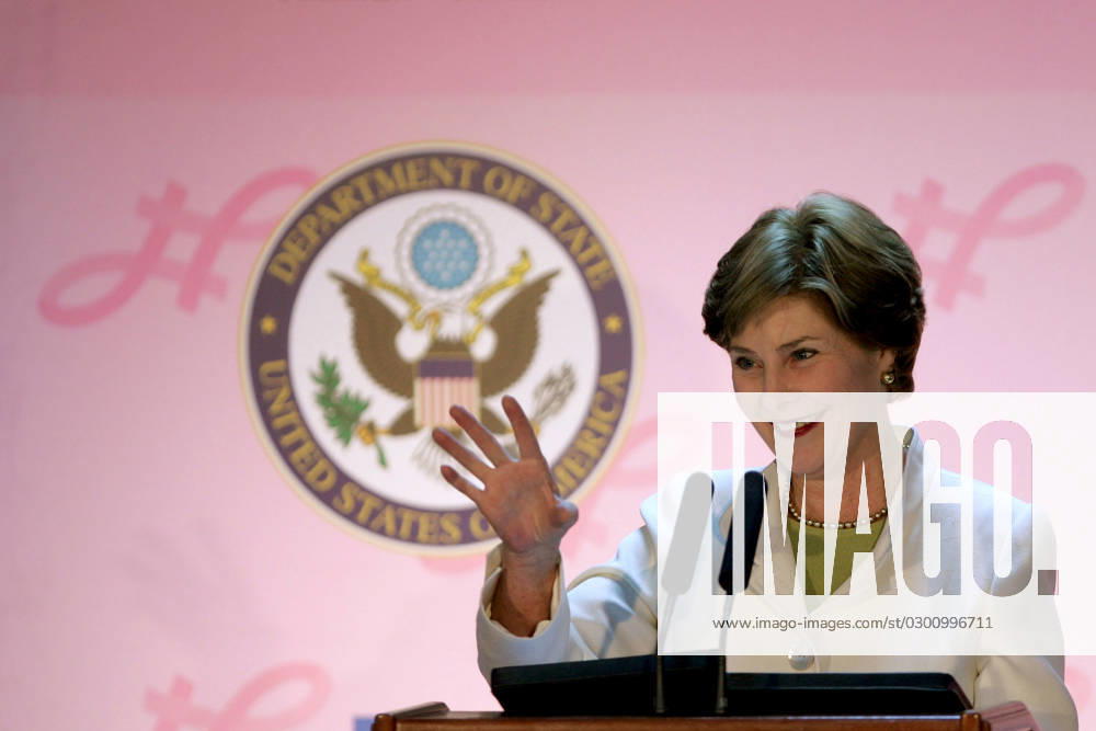 Laura Bush s Visit in Amman - Jordan U.S. First Lady Laura Bush arrives in Amman, Jordan on October 25, 2007, for a visit that is a part of a regional tour that aims to highlight the need for Middle Eastern Arab countries tp unite in the fight against breast cancer. Photo by Balkis Press ABACAPRESS.COM Amman Jordan