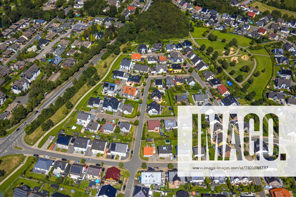 Aerial view, single-family house housing estate Heider Kopf between Frankfurter Straße and Klevinghauser Straße, playground Heider Kopf, Breckerfeld, Ruhr area, North Rhine-Westphalia, Germany ATTENTIONxMINESTHONORARx60xEURO