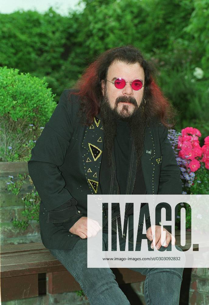 ROY WOOD British Pop Musician Former member of The Move (Launching the BBC TV Series Rock Family Trees ) COMPULSORY CREDIT: UPPA Photoshot Photo UIW 009662 B-22 06.06.1995 ROY WOOD British Pop Musician Former member of The Move (Launching the BBC TV Series Rock Family Trees ) COMPULSORY CREDIT: Starstock Photoshot Photo UIW 009662 B-22 06.06.1995, Credit:Photoshot Avalon United Kingdom