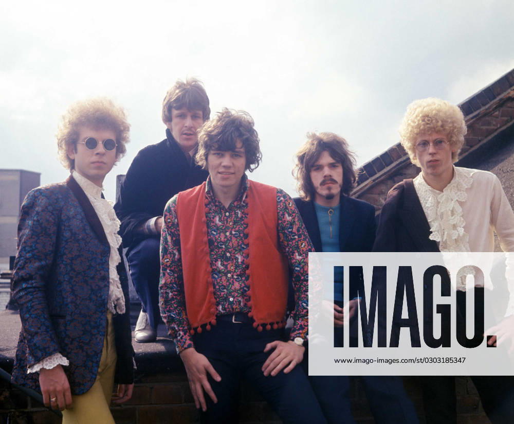 1960s Group The Move 1960s Rock Group. From L to R Trevor Burton, Carl Wayne, Bev Bevan, Roy Wood, Christopher Kefford., Credit:Photoshot Avalon United Kingdom