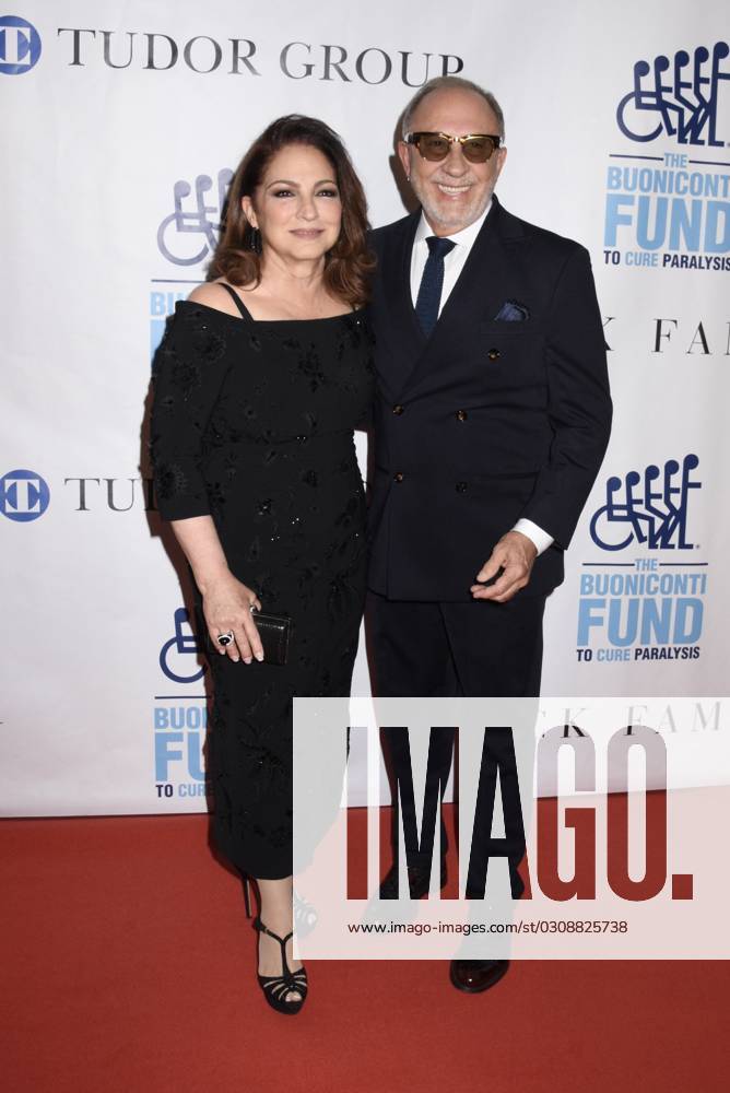 NEW YORK, NY - OCTOBER 16: Gloria Estefan and Emilio Estefan at The Buoniconti Fund to Cure Paralysis 38th Annual Great Sports Legends Dinner at the Marriott Marquis in New York City on October 16, 2023.