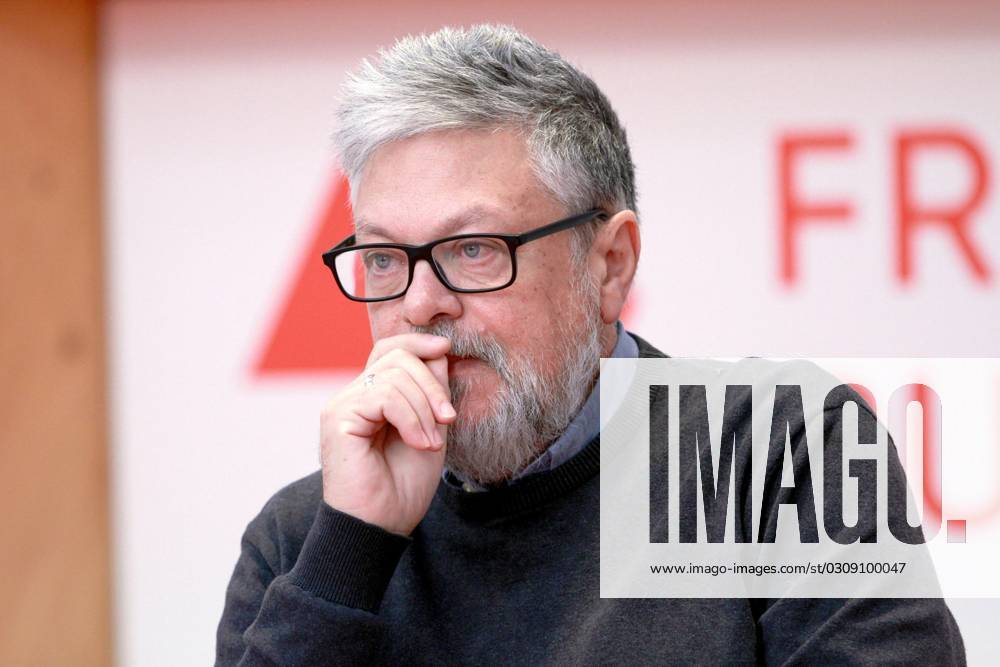 Frankfurt Book Fair writer Mikhail Pavlovich Shishkin in a panel discussion entitled Hope for Russia Somebody, Somehow, Sometime
