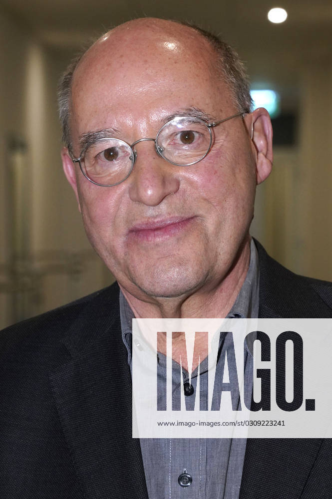 Gregor Gysi in the ARD talk show maischberger in the studio Berlin Adlershof Berlin, 18 10 2023 Foto:xT.xBartillax xFuturexImagex maischberger1810_3002