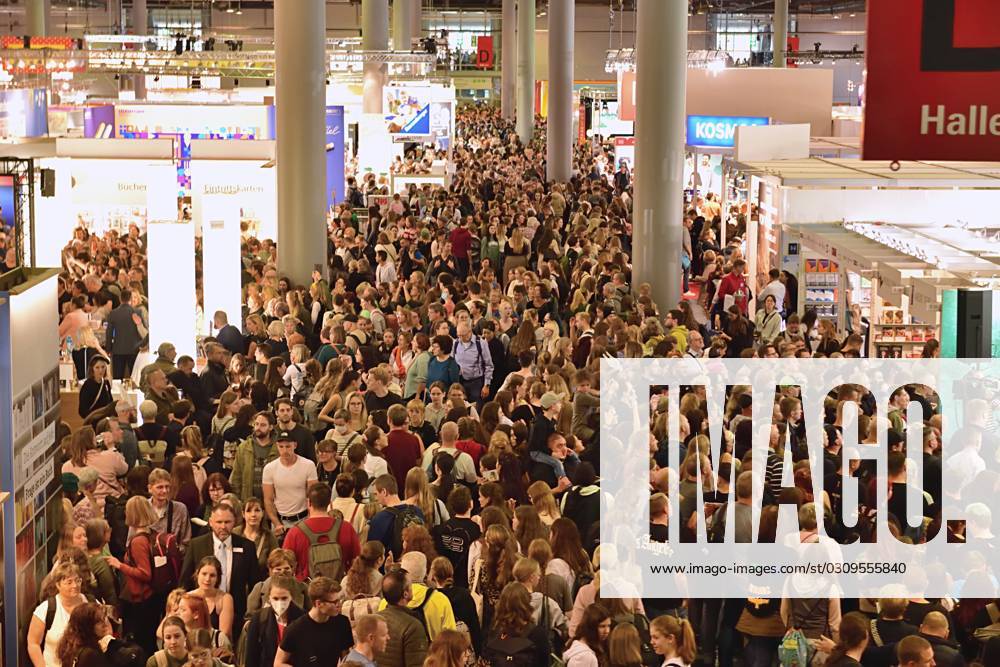 Frankfurt Book Fair Frankfurt Book Fair 2023 The crowds of visitors on, todays Saturday of the fair is large Frankfurt am Main Messe Hessen Germany