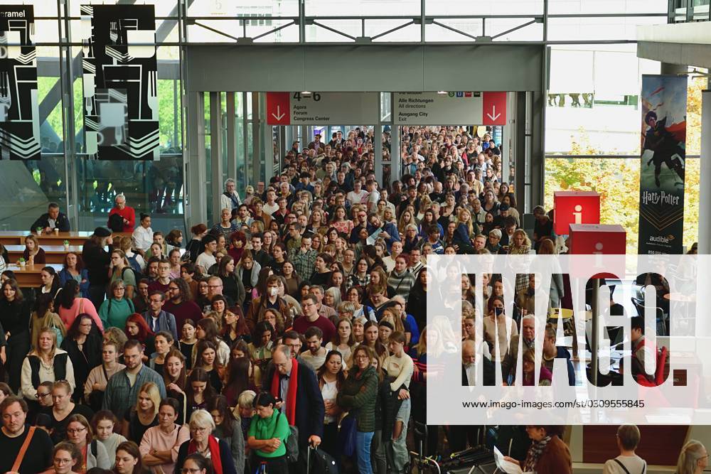 Frankfurt Book Fair Frankfurt Book Fair 2023 The crowds of visitors on, todays Saturday of the fair is large Frankfurt am Main Messe Hessen Germany