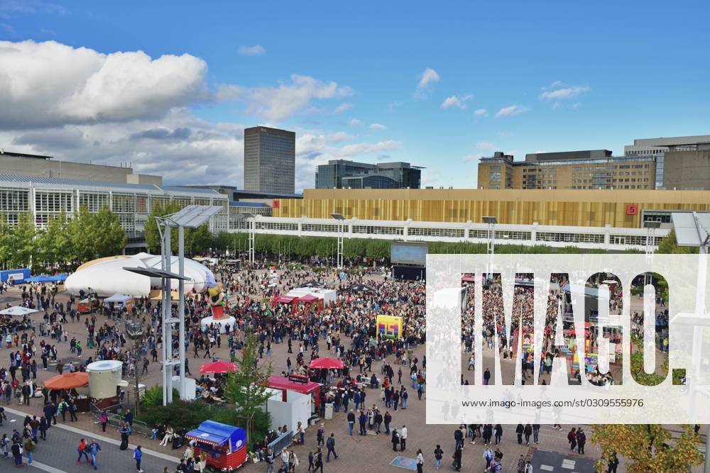 Frankfurt Book Fair Frankfurt Book Fair 2023 The crowds of visitors on, todays Saturday of the fair is large Frankfurt am Main Messe Hessen Germany