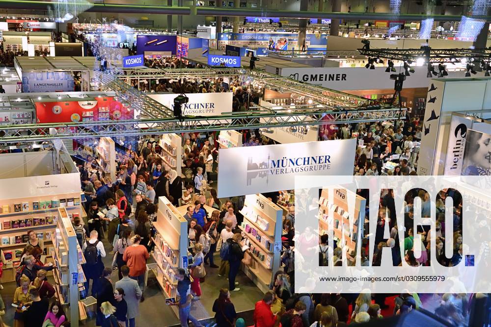 Frankfurt Book Fair Frankfurt Book Fair 2023 The crowds of visitors on, todays Saturday of the fair is large Frankfurt am Main Messe Hessen Germany