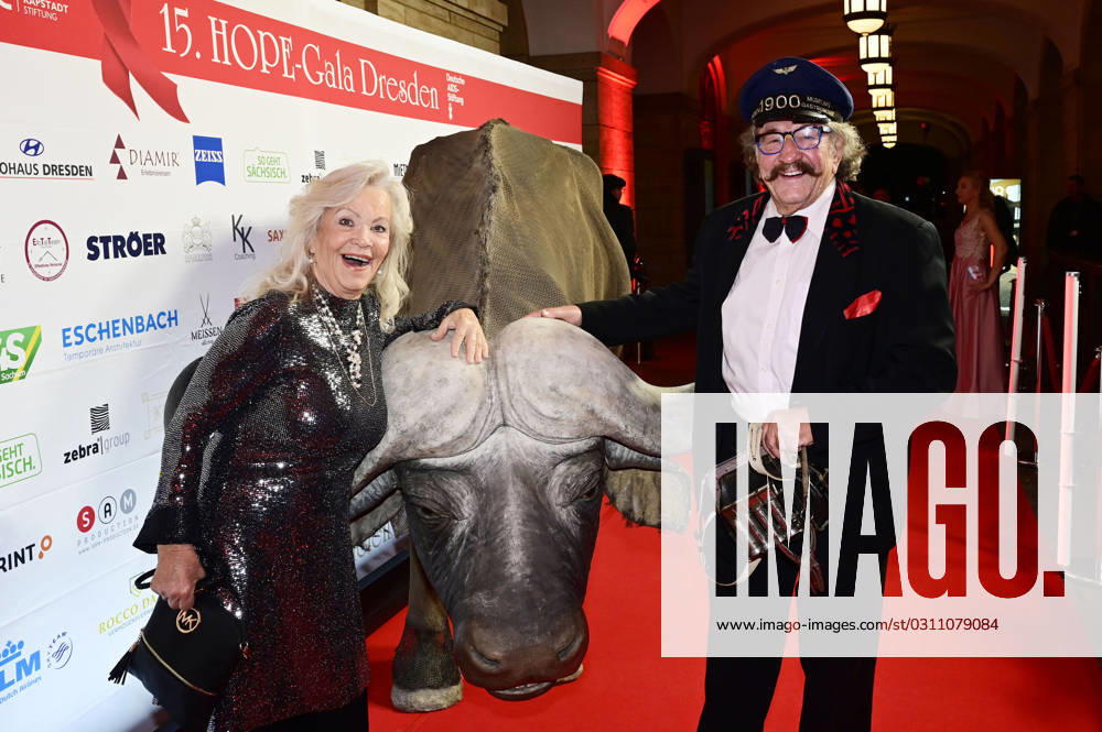 Dorit Gäbler with husband Karl Heinz Bellmann at the 15 Hope Gala 2023 at the Schauspielhaus Dresden, 28 10 2023 Foto:xM.xWehnertx xFuturexImagex hope_3211