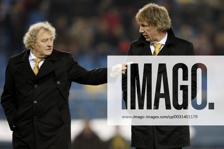 Season 2008 2009 arnhem premier league 30 11 2008 vitesse feyenoord wim jansen and gert jan verbeek vitesse feyenoord football