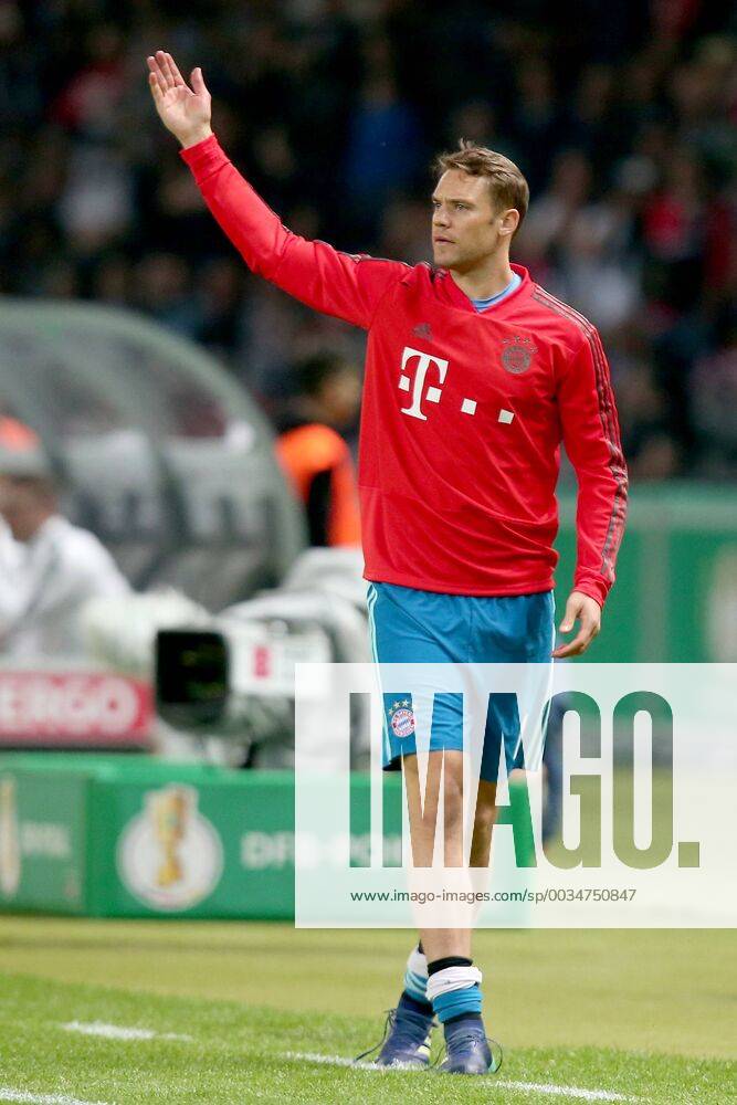 Goalkeeper Manuel Neuer FC Bayern Muenchen 1 sends his team forward FC Bayern Muenchen vs Eintracht Frankfurt DFB Pokal Final Football 19 05 2018 FC Bayern Munich vs Eintracht Frankfurt DFB Pokal Final Football 19 05 2018 Berlin