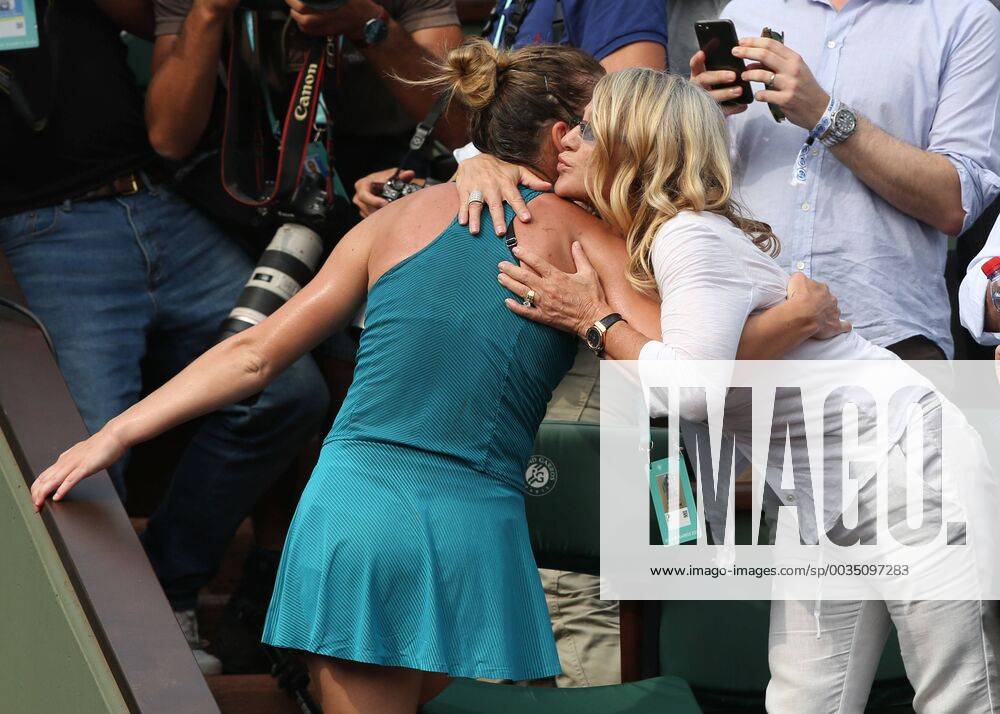 Winner SIMONA HALEP ROU hugs Nadia Comaneci in the players box Emotion Womens Final Final