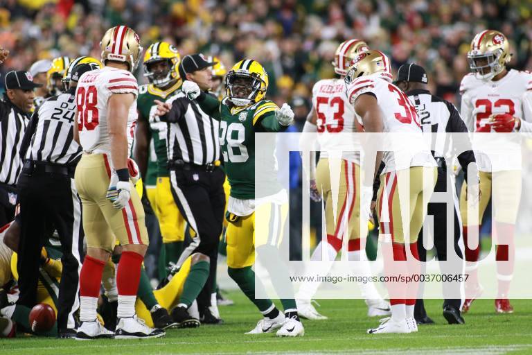 GREEN BAY, WI - OCTOBER 15: Green Bay Packers defensive back Tony Brown (28) reacts after the Packers recovered a fumble during a game between the Green Bay Packers and the San Francisco 49ers at Lambeau Field on October 15, 2018 in Green Bay, WI. (Photo by Larry Radloff Icon Sportswire) NFL American Football Herren USA OCT 15 49ers at Packers Icon1810150727