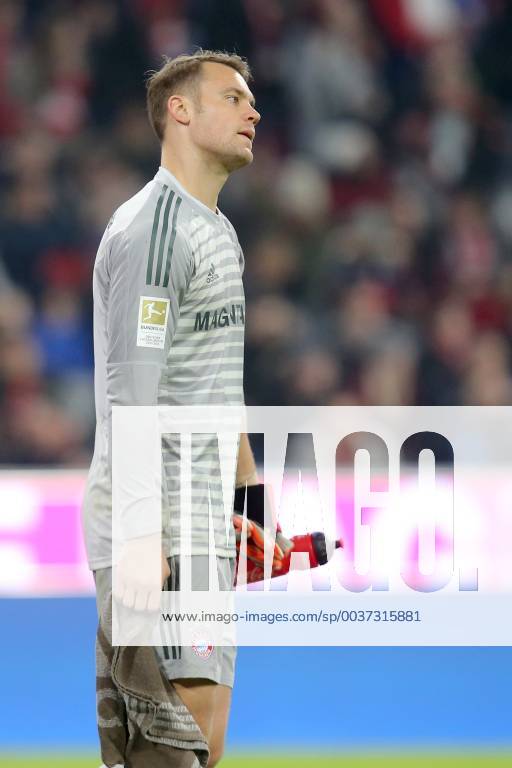 Goalkeeper Manuel Neuer FC Bayern Muenchen 1 after 1 1 FC Bayern Muenchen vs SC Freiburg DFL regulations prohibit any use of photographs as image sequences and or quasi video Langer Eibner Pressefoto FC Bayern Muenchen vs SC Freiburg 1 Bundesliga Fussball 03 11 2018 Muenchen