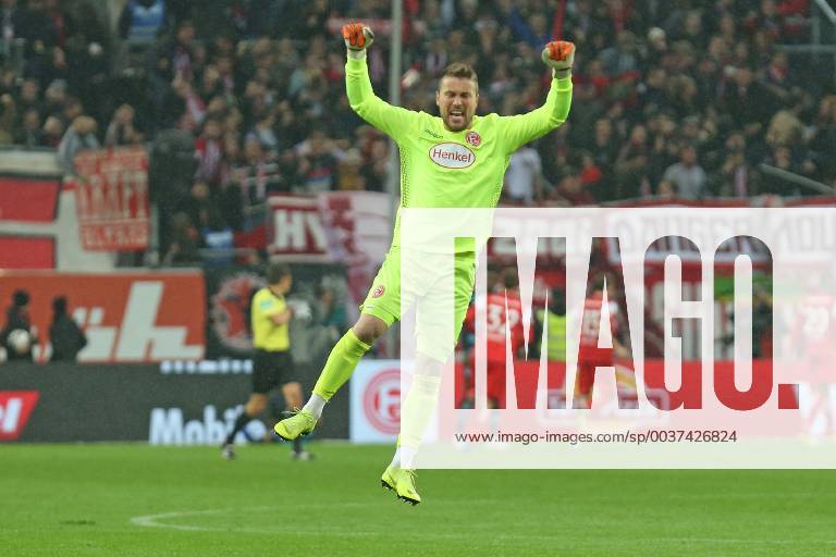 Soccer 1 League 11 Matchday Fortuna Düsseldorf Hertha BSC Berlin on 09 11 2018 in the ESPRIT arena in Düsseldorf Goalkeeper Michael Rensing Duesseldorf make joy jumps after the goal to 2 to 0 by Hennings Düsseldorf MH